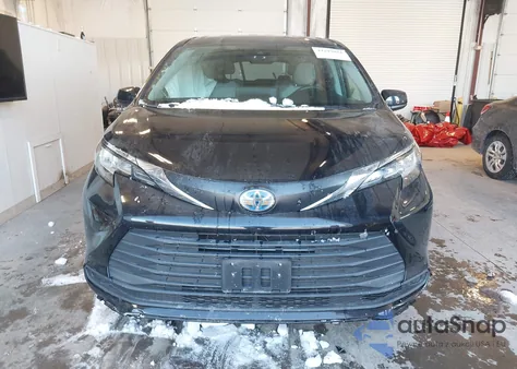 2021 Toyota Sienna Le z USA, uszkodzony, nr VIN 5TDKRKEC7MS003171